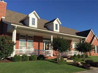 2928 SE 26th St, Moore, OK 73160