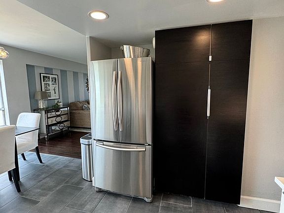 5th image of 888 N Logan St APT 10G