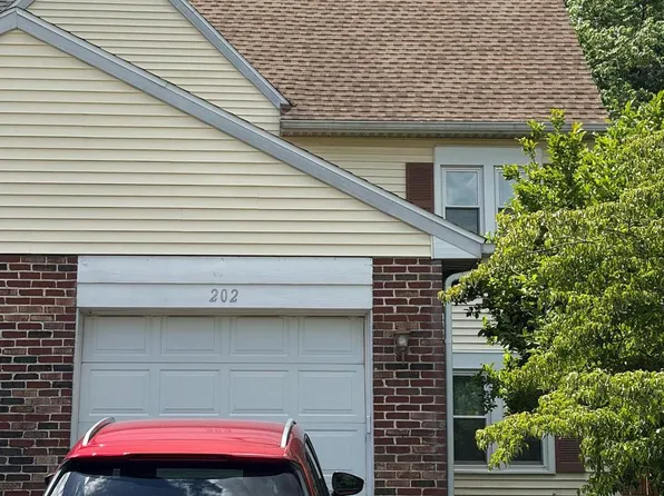 202 Adams Dr, Womelsdorf, PA 19567
