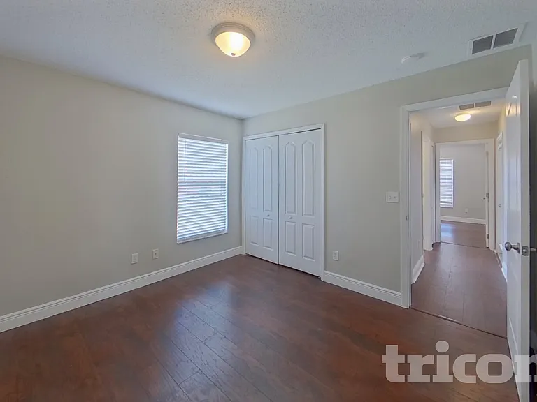15206 Markham Dr — Photo 12