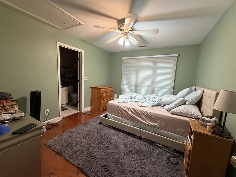 607 Queens Rd #E — Photo 7