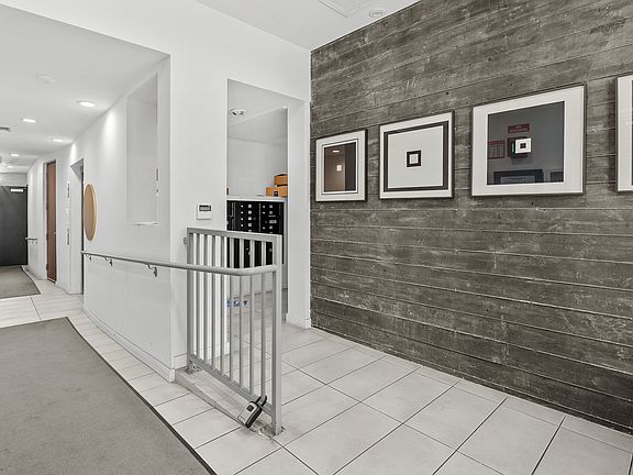 2nd image of 1233 S Dunsmuir Ave #923c40611