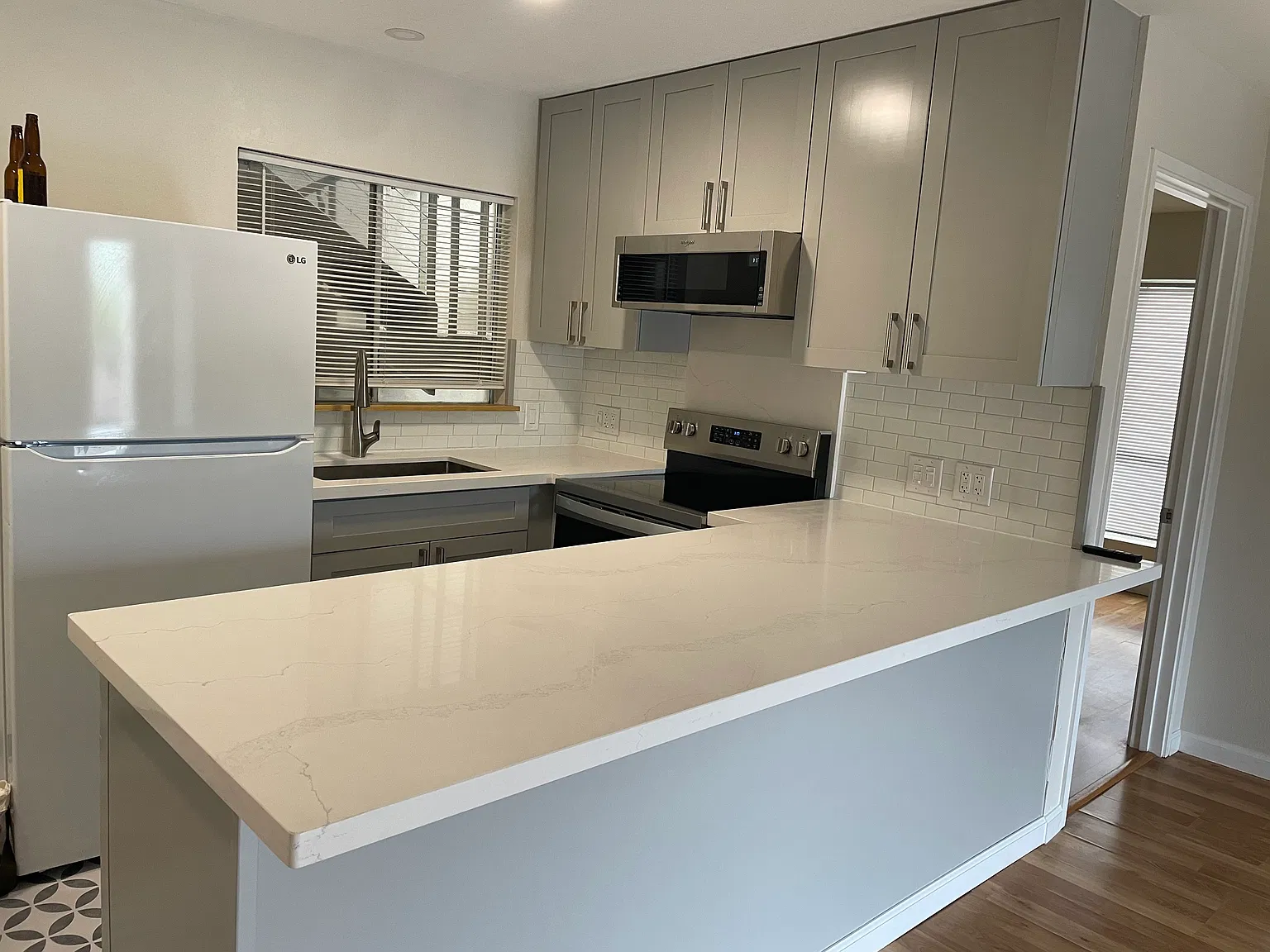 2 bed, 800 sqft, $3,500 — Photo 2