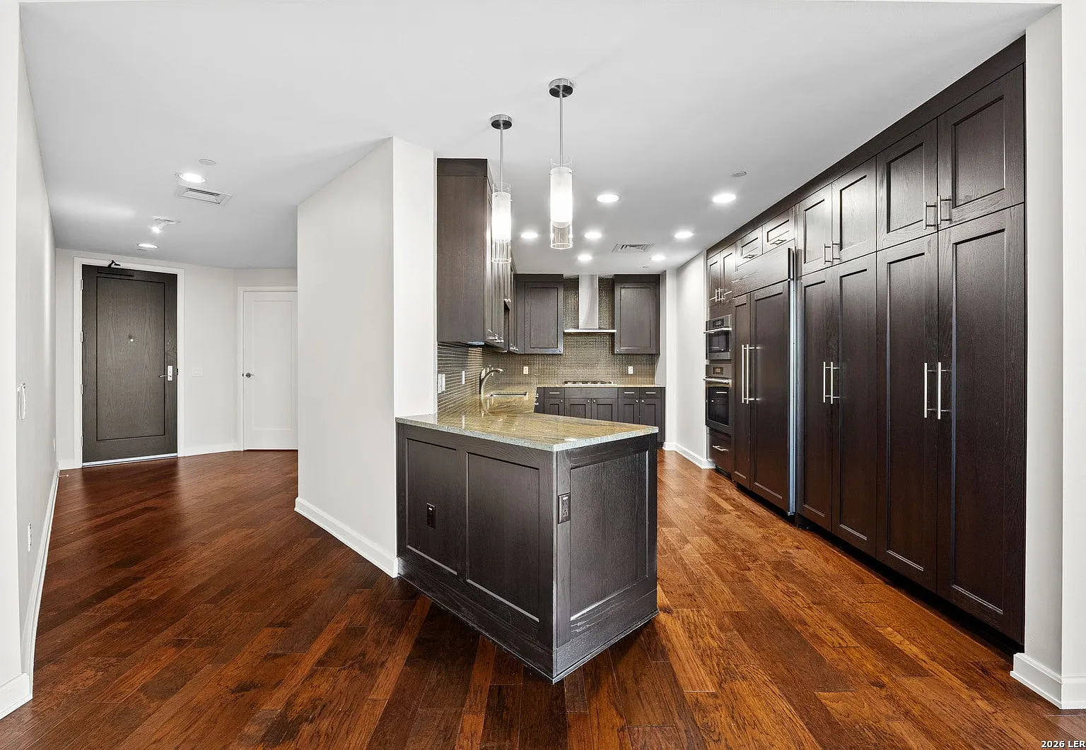 2 bed, 2.5 bath, 2356 sqft, $7,250 — Photo 3