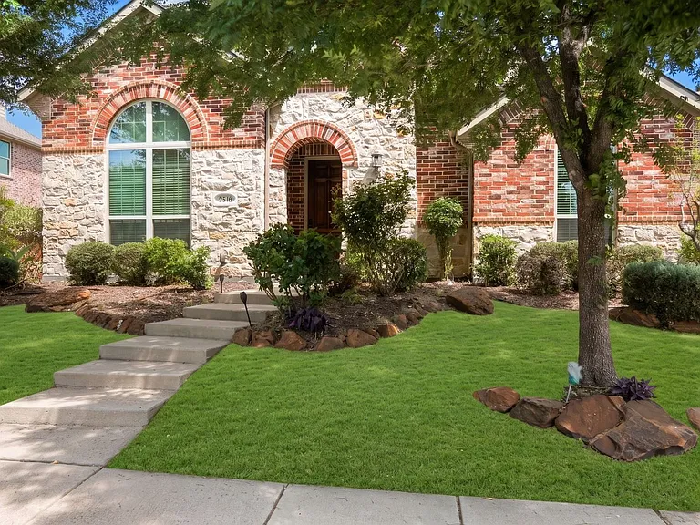 2346 Arezzo Ln — Photo 2