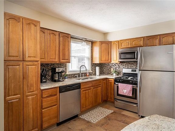 3rd image of 3440 Almerinda Dr