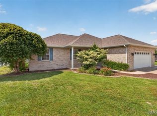 70 Bridgewater Ln, Highland, IL 62249