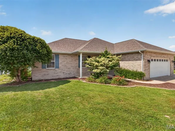 70 Bridgewater Ln, Highland, IL 62249