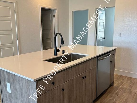 5th image of 569 N Helm Ln