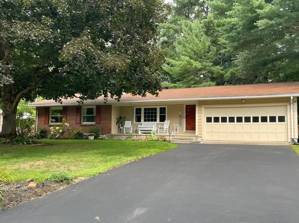 6 Meadowbrook Rd, Springfield, MA 01128