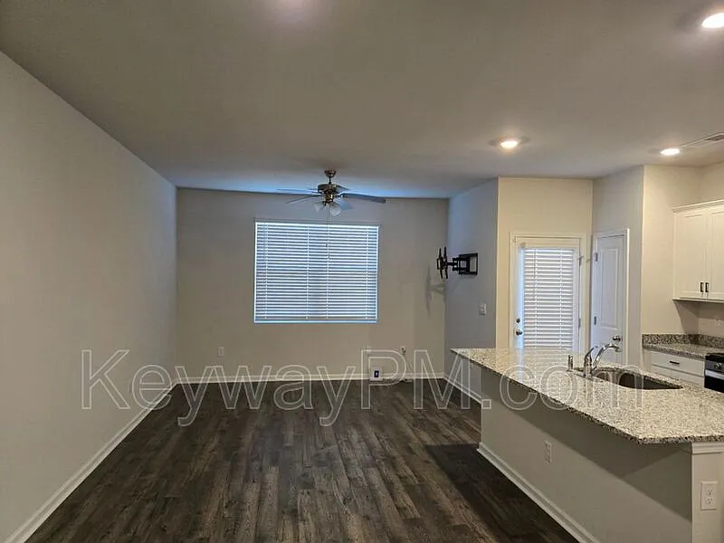 Building Photo - 930 Quaint Parish Cir