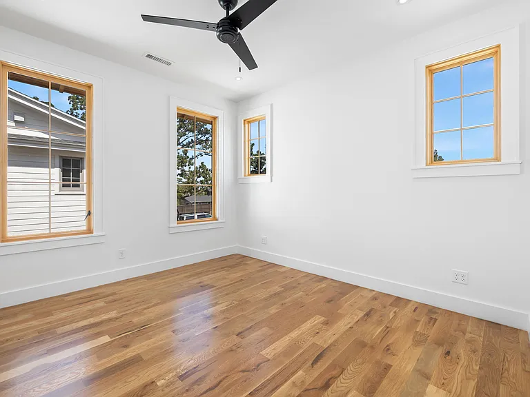 1028 NW A St — Photo 4