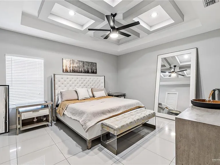 921 Casa Blanca — Photo 13