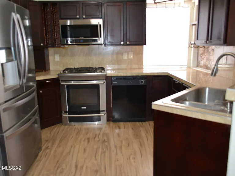 3270 W Capistrano Rd — Photo 8