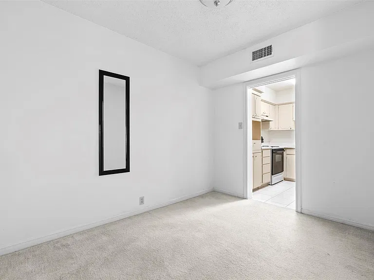 2601 Bellefontaine St #C116 — Photo 11