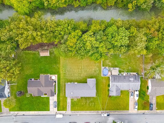 4th image of 7 Nicholas Dr