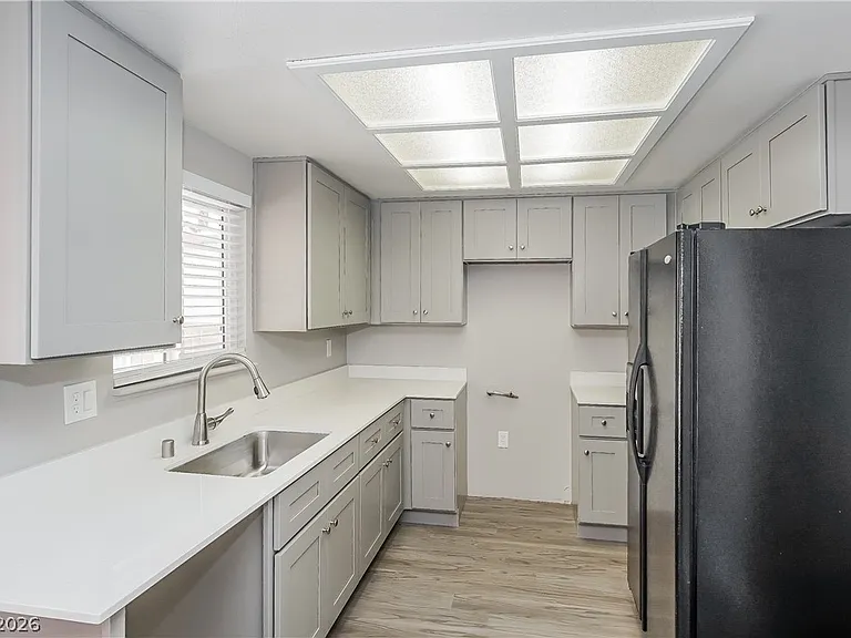 378 Tierra St — Photo 5