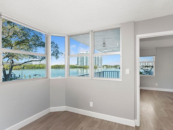 4th image of 16558 NE 26th Ave APT 2G