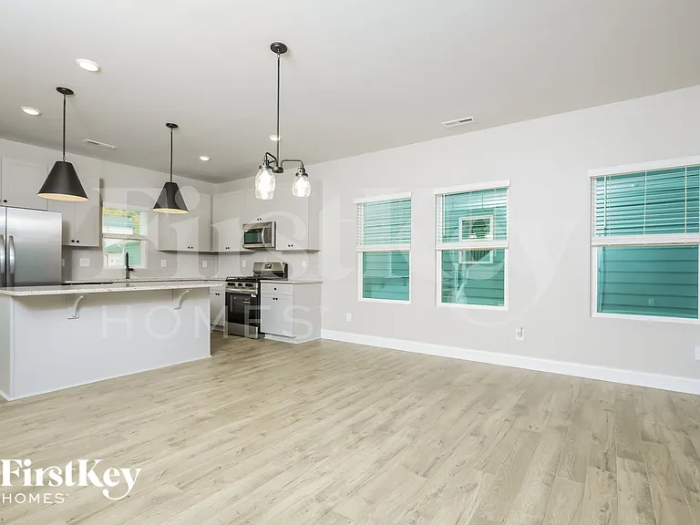 744 Lightrail Dr — Photo 5