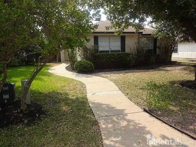 1st image of 821 Picadilly Dr