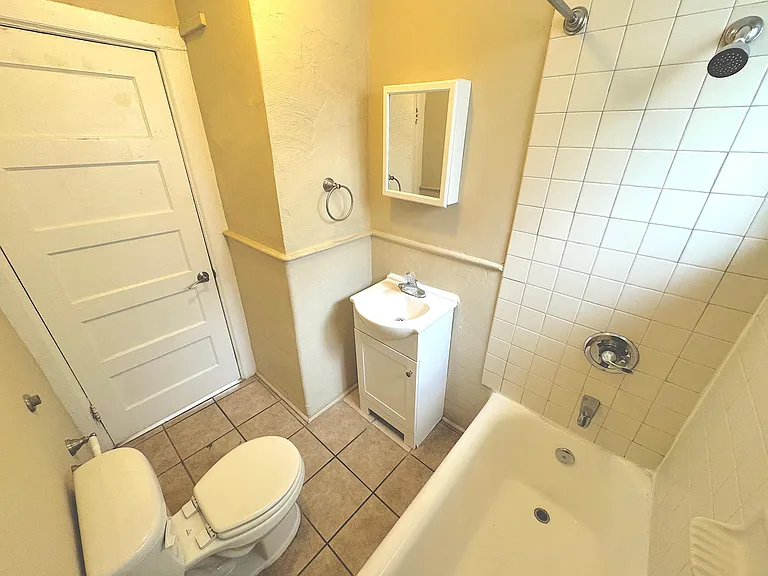 1217 Colonial Ave — Photo 9