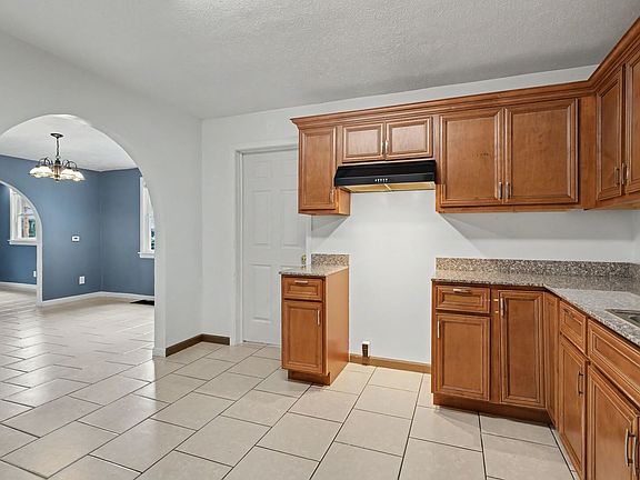 3rd image of 306 W Main St