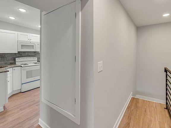 3rd image of 2556 Germantown Ave #215A