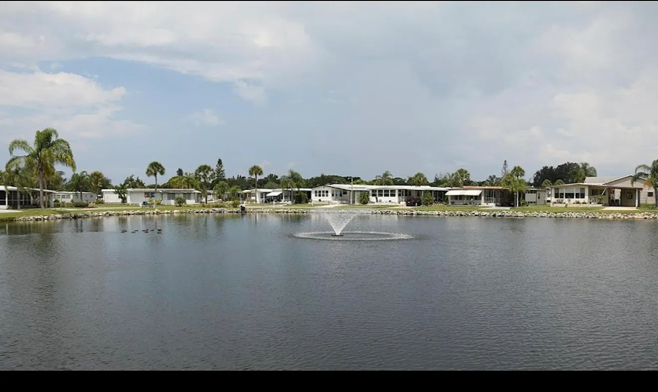 217 Periwinkle St — Photo 2