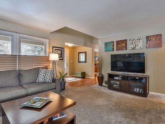 B1 - 5185 Buffalo Rd Erie CO 80516-large-034-68-Living Room3-1500x975-72dpi.jpg