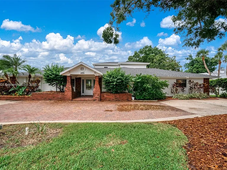 2551 Lakeview Dr — Photo 1