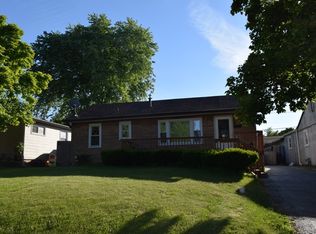 746 NW Holcomb Dr, Mundelein, IL