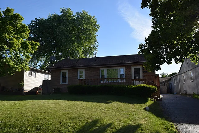 746 NW Holcomb Dr photo 1