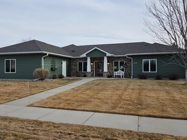 1405 Stewart Dr, Aberdeen, SD 57401