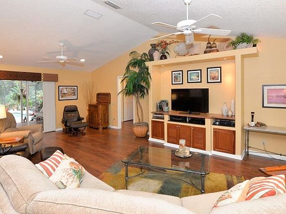2nd image of 110 Sandy Oaks Pl
