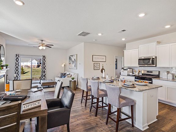 3rd image of 10807 Upland Dr