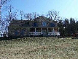 2nd image of 23 Jennifer Ln