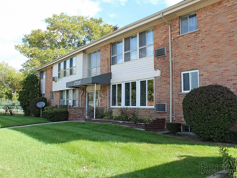 Elmsleigh Apartments — Photo 10