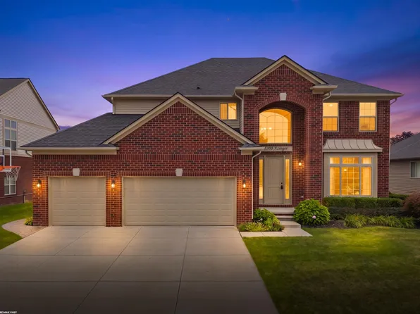 55300 Azinger Dr, Macomb, MI 48042