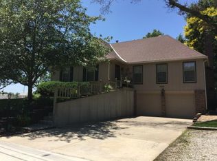 509 1st St, Baldwin City, KS 66006