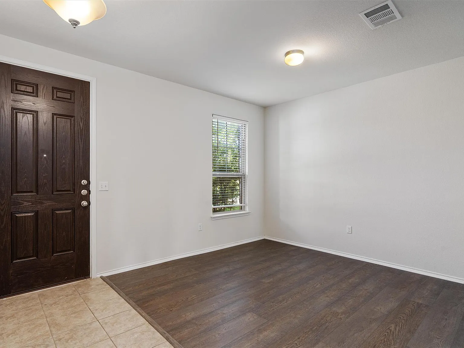 4 bed, 2.5 bath, 2457 sqft, $2,449 — Photo 2