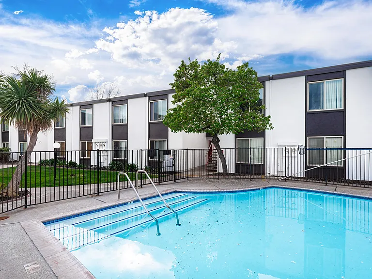 Sandpiper Apartments — Photo 4