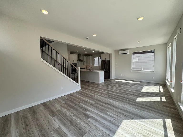 4255 Aberdeen Way NE — Photo 4