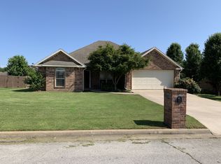 805 Grant Ave, Prairie Grove, AR 72753