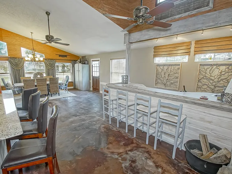 7634 Oakmount Dr — Photo 11