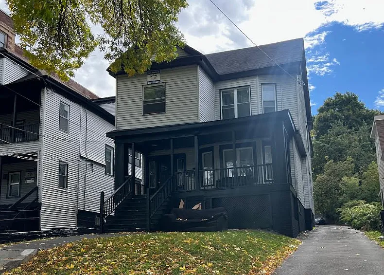 1524 East Genesee St - Apt 2 Rm 1 — Photo 1