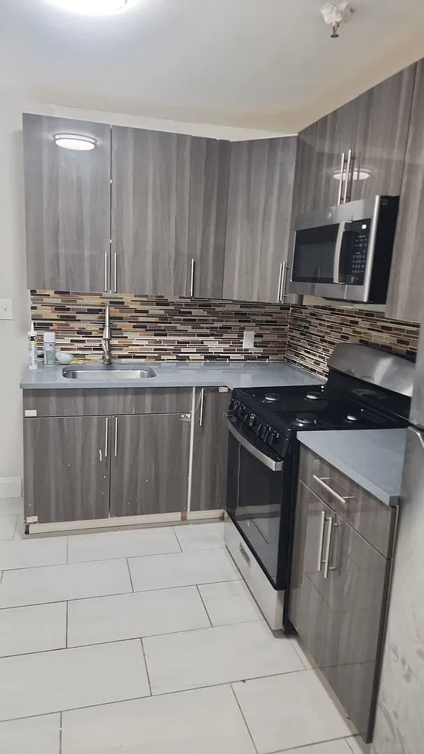 290 Woodworth Ave — Photo 1