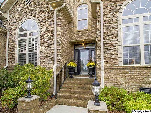 4th image of 220 Bishop Farm Way