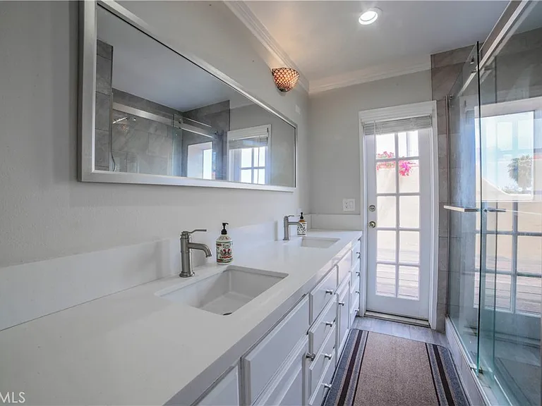 1601 Louise St — Photo 17