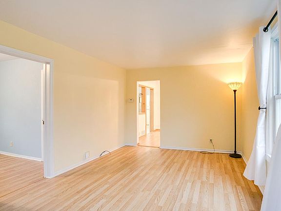 5th image of 305 10th Ave S