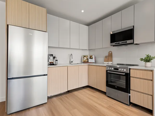 170 West 225th Street image 4 of 23